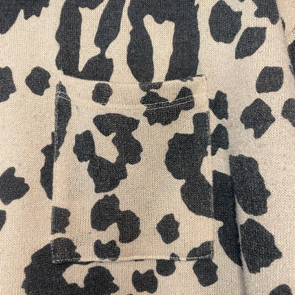 Reborn J Leopard Print Pocket Long Sleeve Top size small like new - Picture 3 of 5